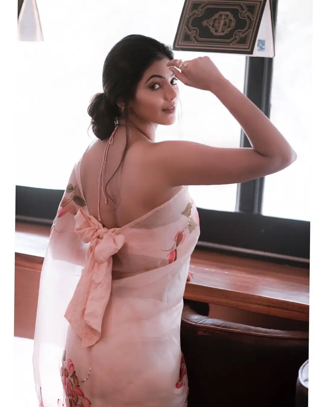 TAMIL ACTRESS ATHULYA RAVI IN PINK SAREE SLEEVELESS BLOUSE